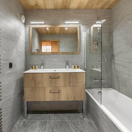 Апартаменти T3 A Courchevel, Emplacement Ideal A 100m Du Front De Neige, Parking Et Wifi Inclus - Fr-1-563-74 *
